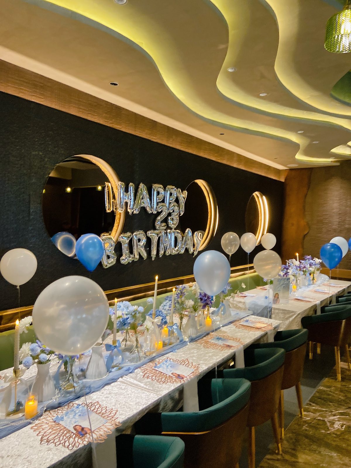 Blue & white birthday table