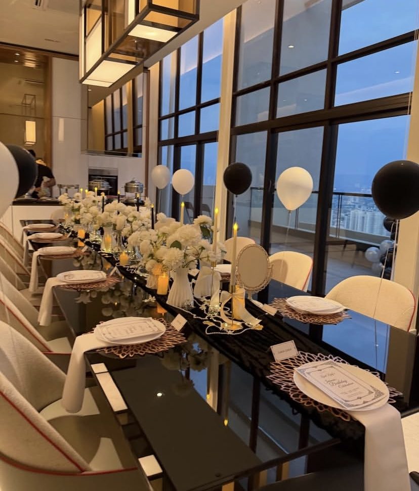 Black & white penthouse dinner